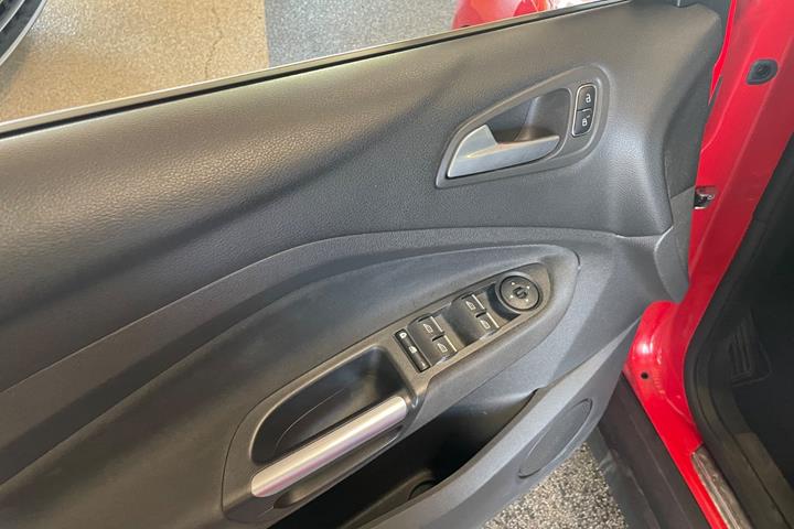 Rød Ford C-MAX fra 2017