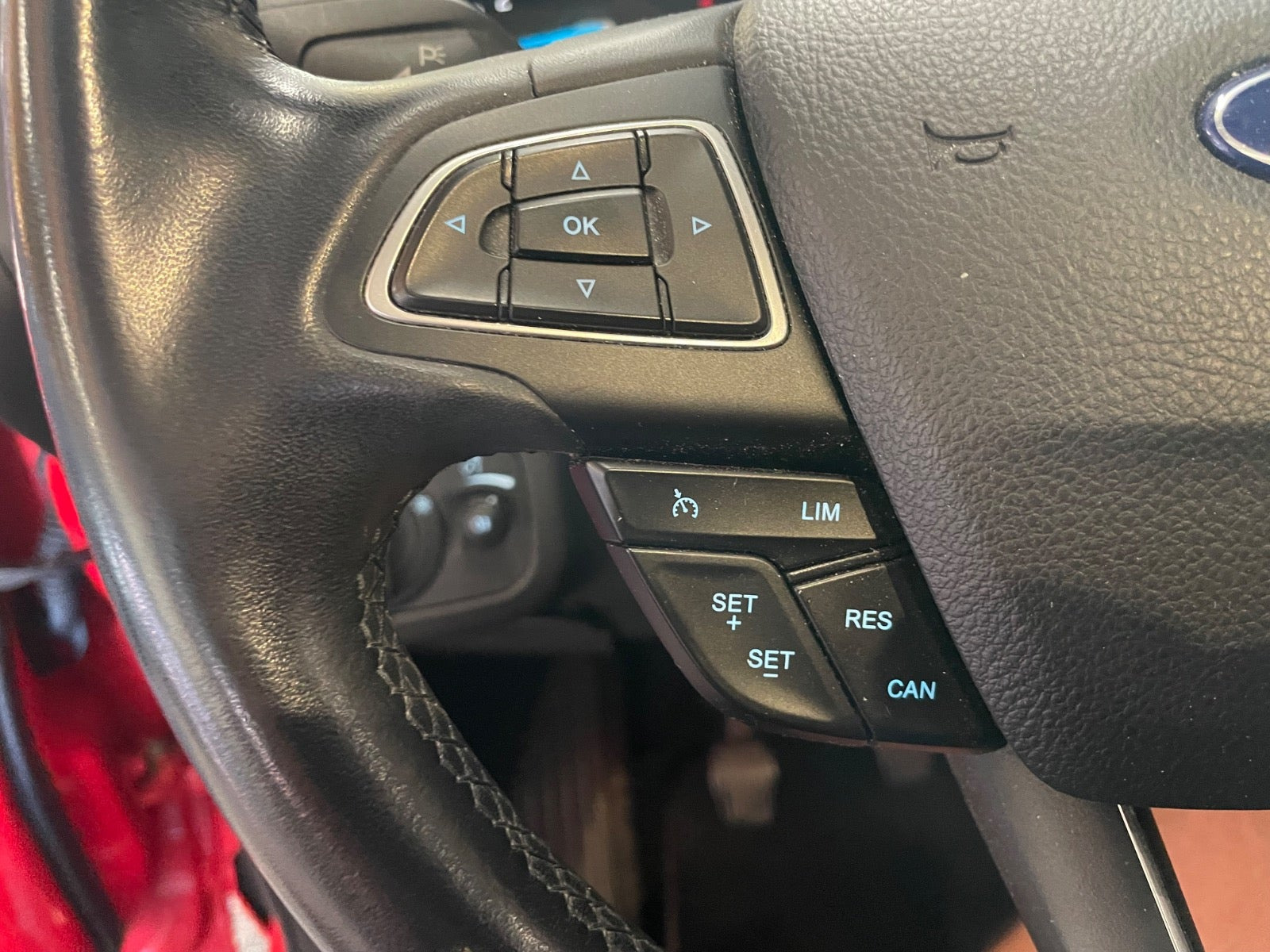 Rød Ford C-MAX fra 2017