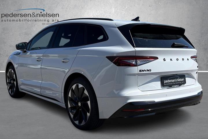 Hvid Skoda Enyaq fra 2023