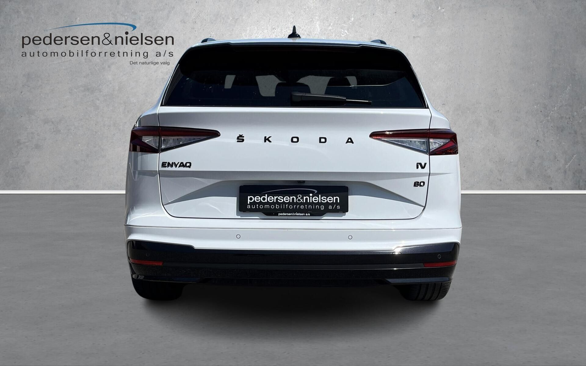 Hvid Skoda Enyaq fra 2023