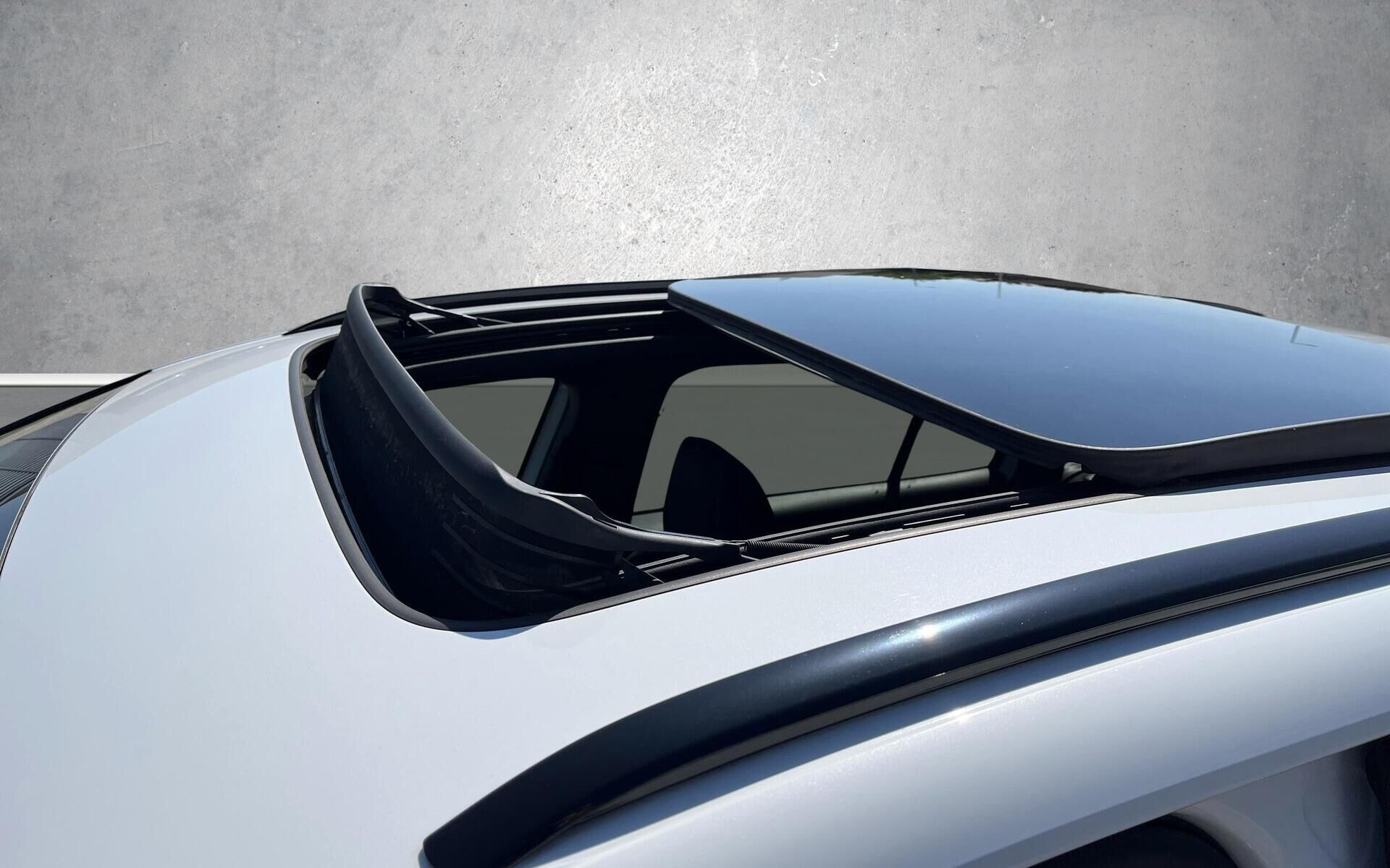 Hvid Skoda Enyaq fra 2023