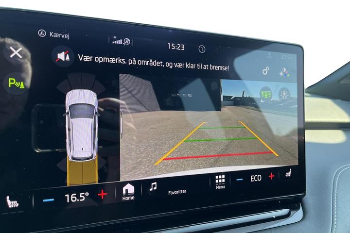 Hvid Skoda Enyaq fra 2023
