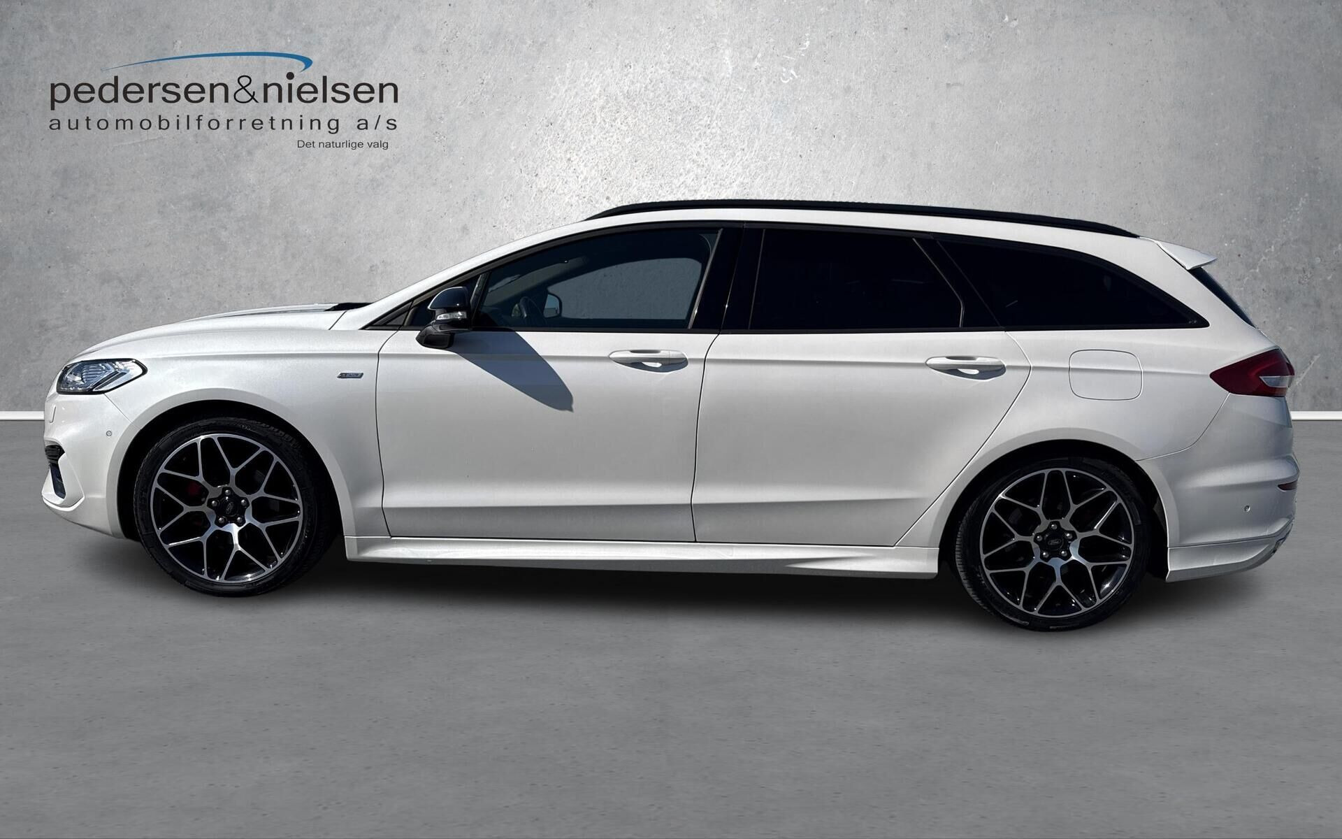 Hvid Ford Mondeo fra 2020