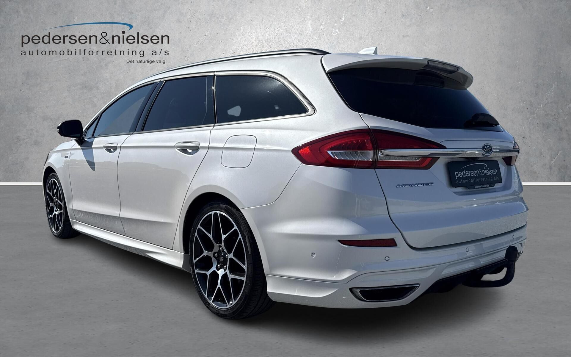 Hvid Ford Mondeo fra 2020