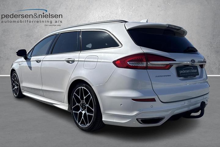 Hvid Ford Mondeo fra 2020