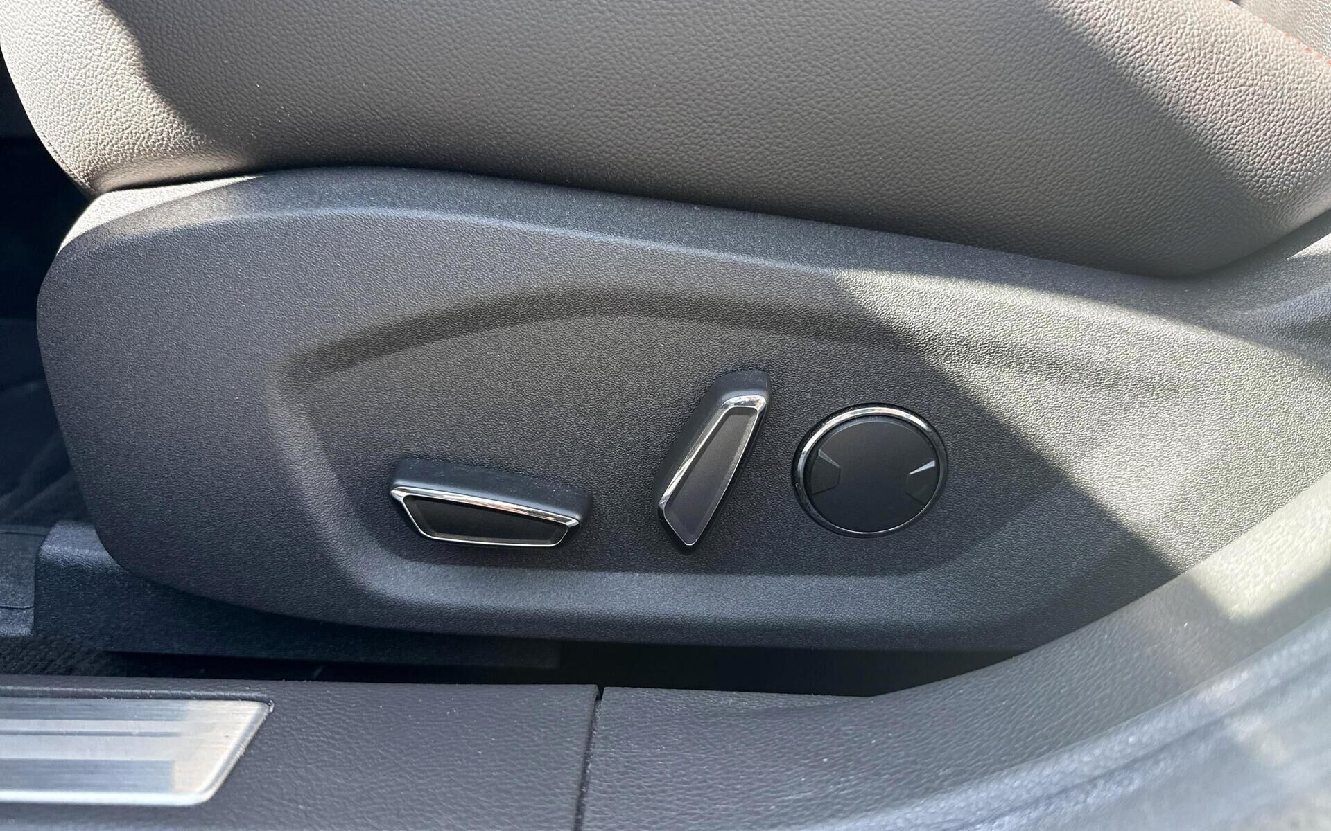 Hvid Ford Mondeo fra 2020