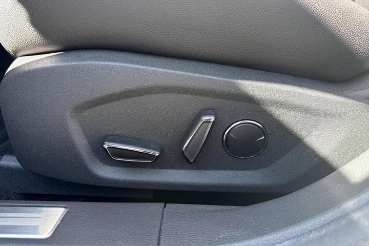 Hvid Ford Mondeo fra 2020