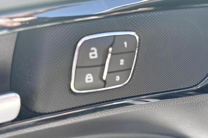 Hvid Ford Mondeo fra 2020