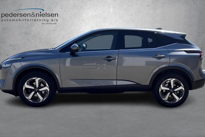 Grå Nissan Qashqai fra 2023