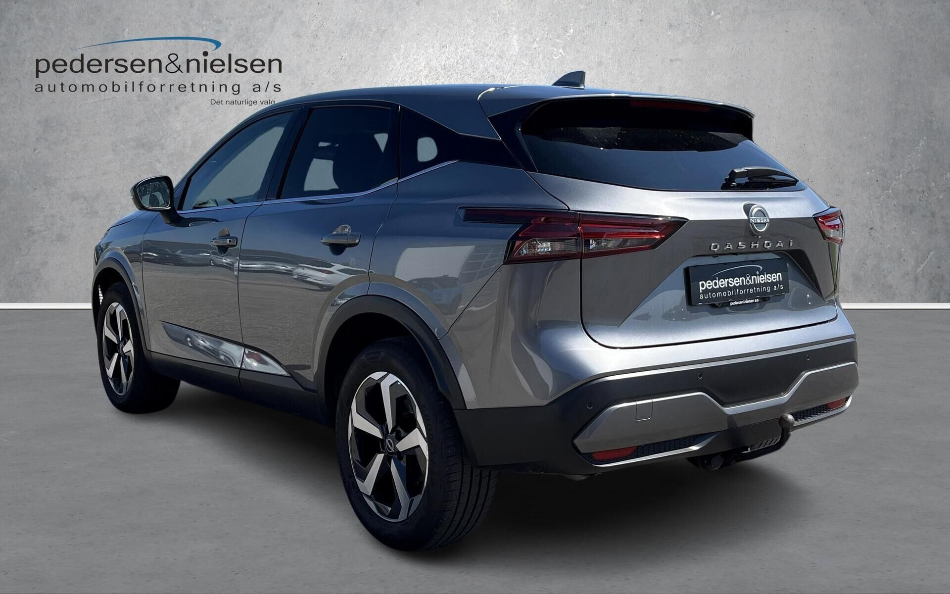 Grå Nissan Qashqai fra 2023