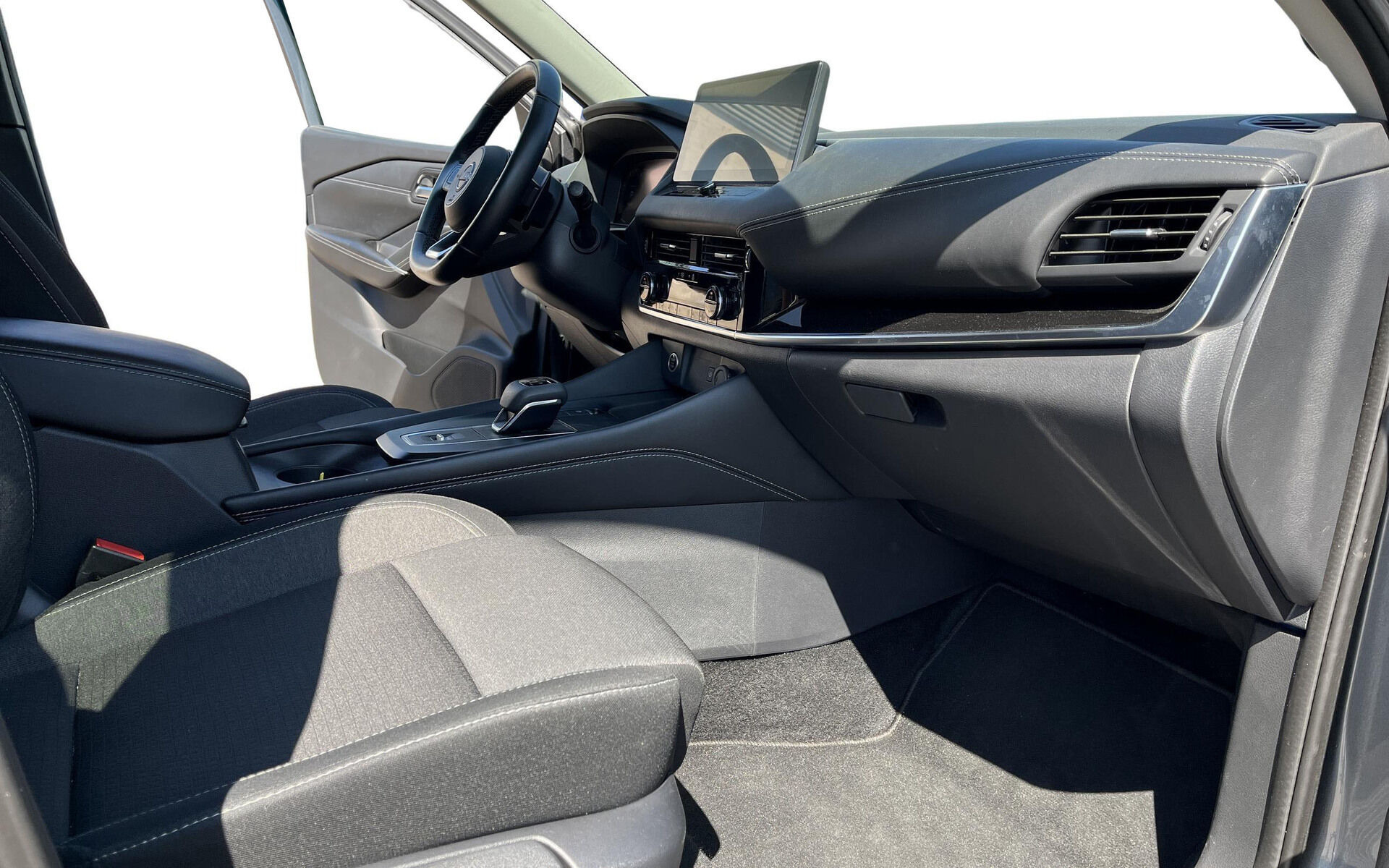 Grå Nissan Qashqai fra 2023