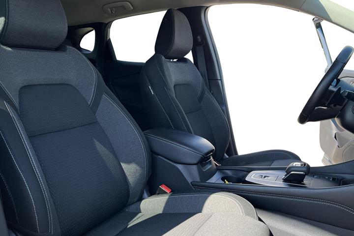 Grå Nissan Qashqai fra 2023
