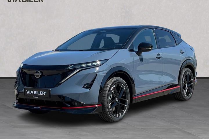 Grå Nissan Ariya fra 2026 set udefra