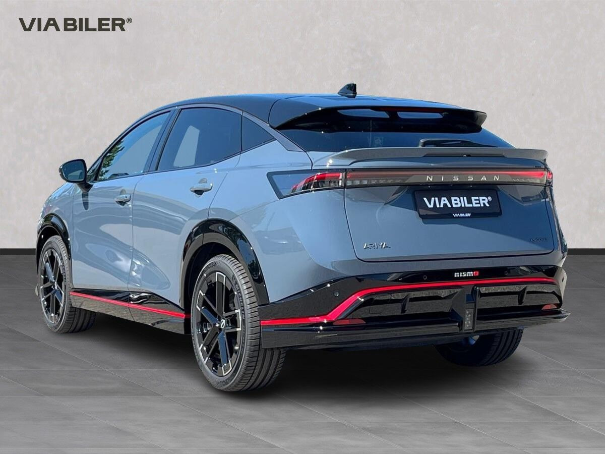 Grå Nissan Ariya fra 2026