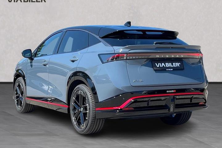 Grå Nissan Ariya fra 2026