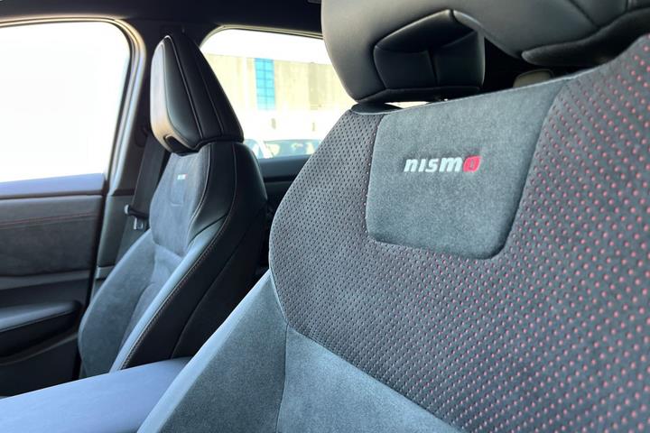 Grå Nissan Ariya fra 2026