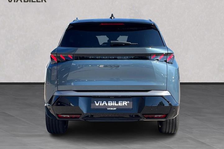 Blå Peugeot e-5008 fra 2025