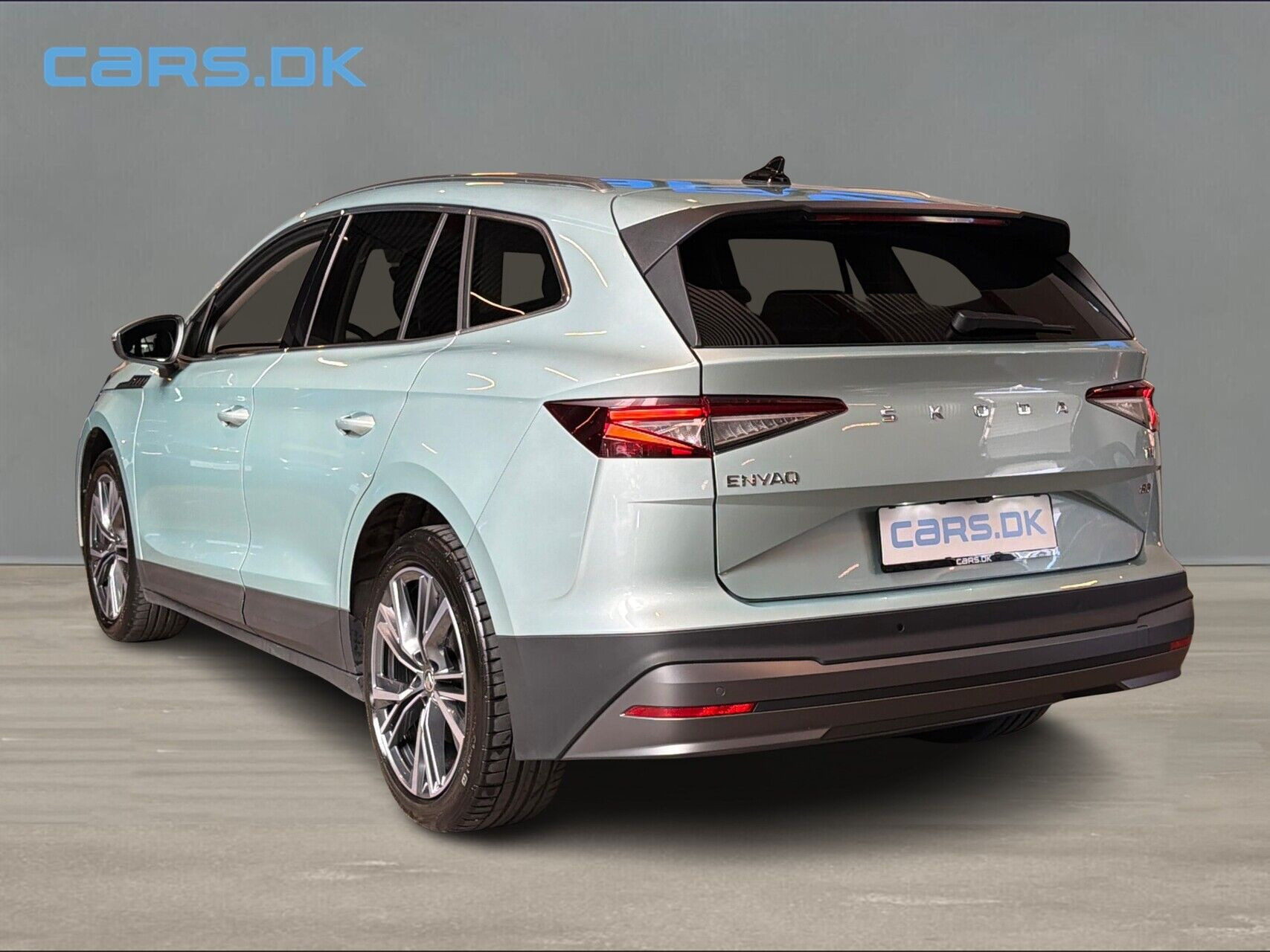 Grå Skoda Enyaq fra 2023