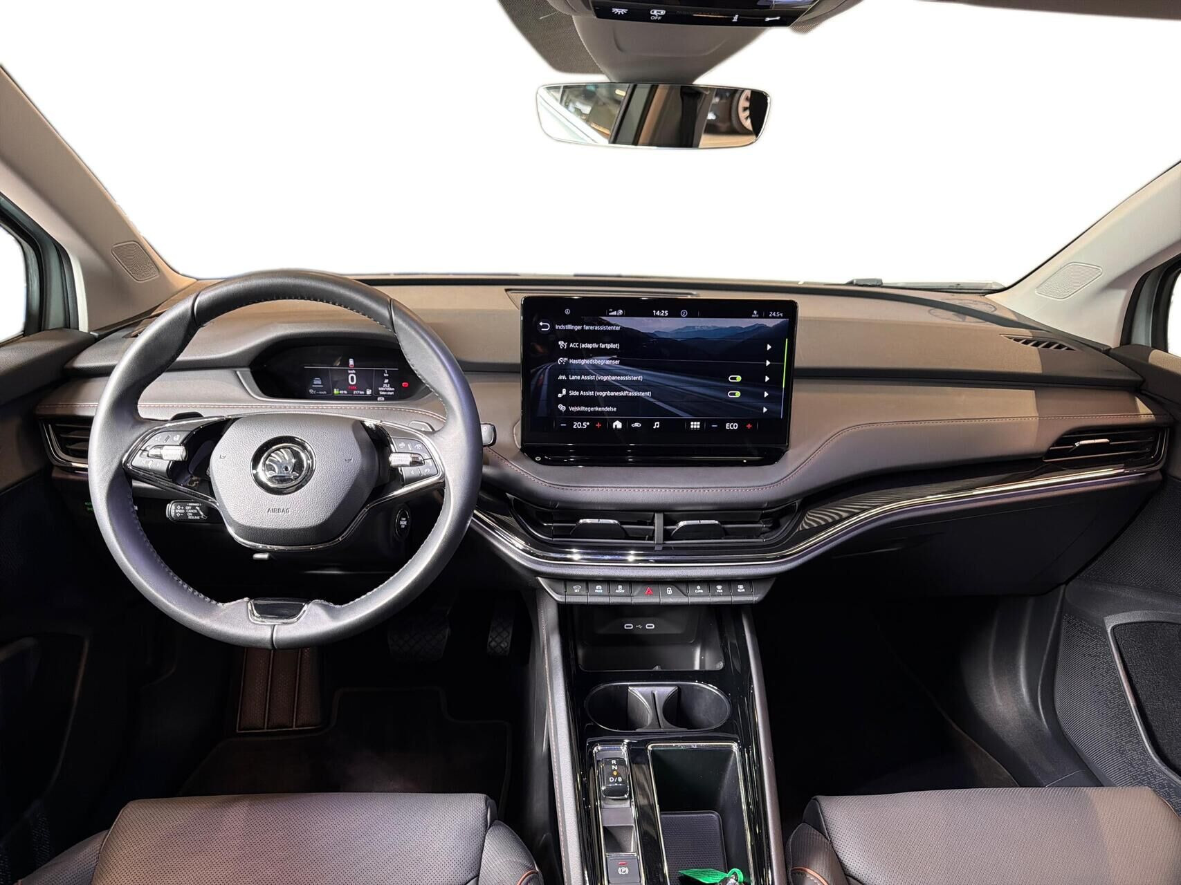 Grå Skoda Enyaq fra 2023