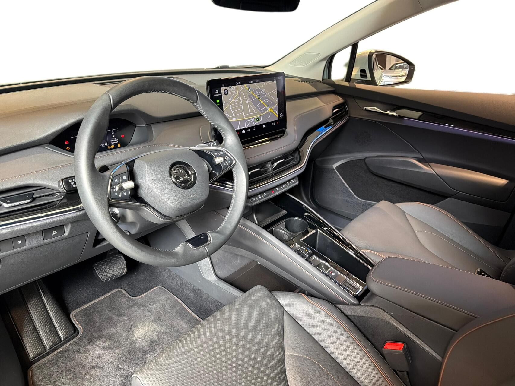 Grå Skoda Enyaq fra 2023