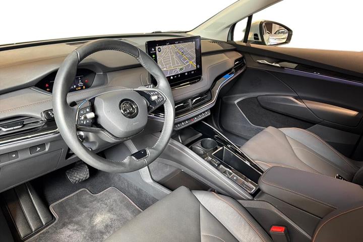 Grå Skoda Enyaq fra 2023