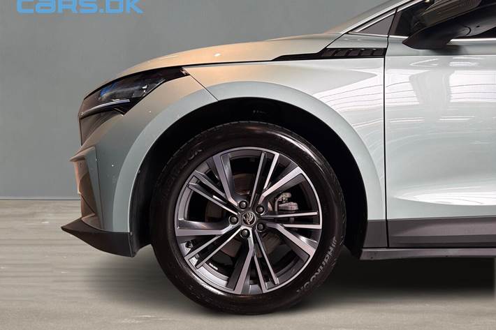 Grå Skoda Enyaq fra 2023