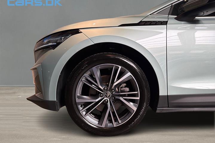 Grå Skoda Enyaq fra 2023