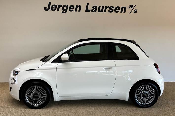 Hvid Fiat 500e fra 2023