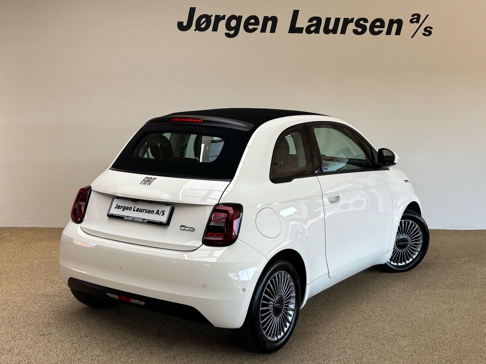 Hvid Fiat 500e fra 2023