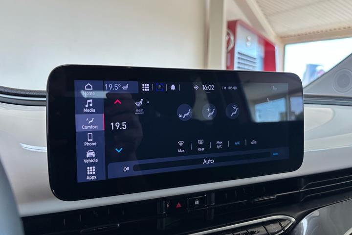 Hvid Fiat 500e fra 2023