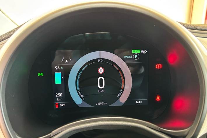 Hvid Fiat 500e fra 2023