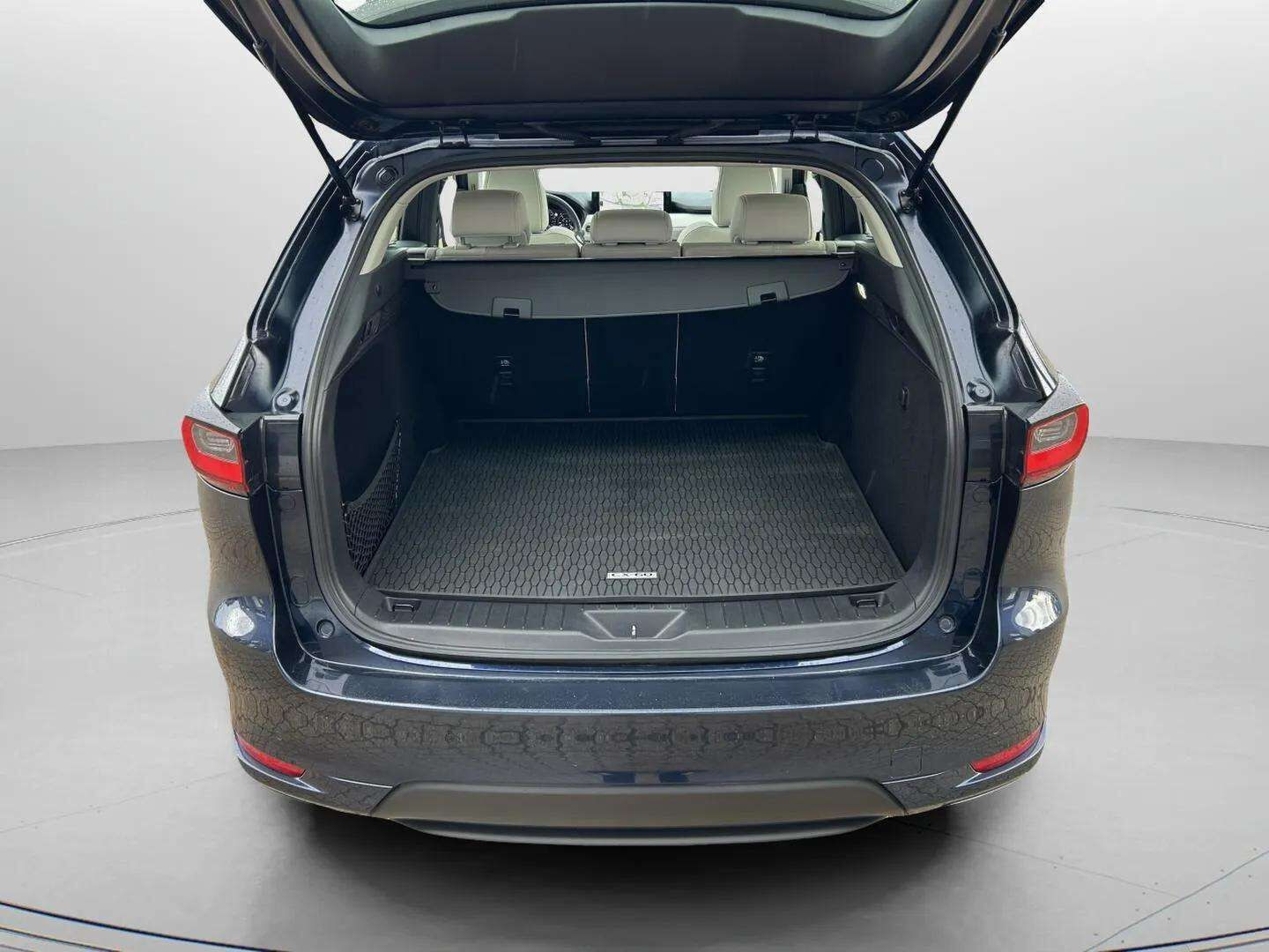 Blå Mazda CX-60 fra 2022