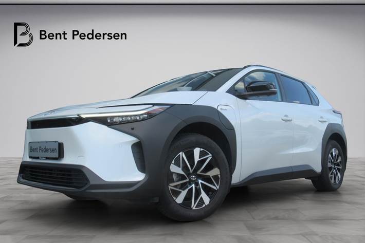 Hvid Toyota BZ4X fra 2025
