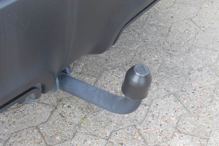 Hvid Toyota BZ4X fra 2025