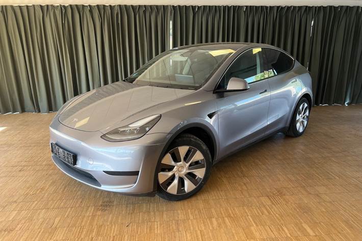 Grøn Tesla Model Y fra 2024