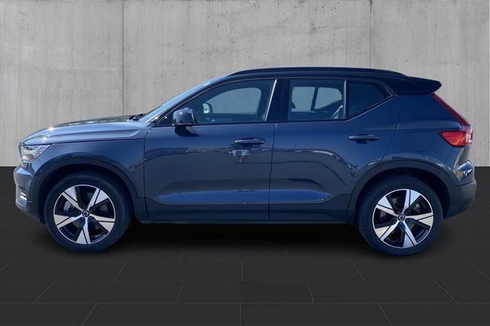 Blå Volvo XC40 fra 2022