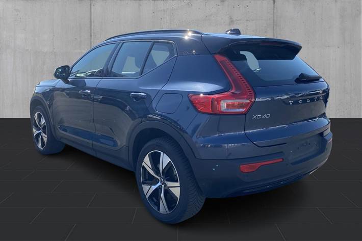 Blå Volvo XC40 fra 2022