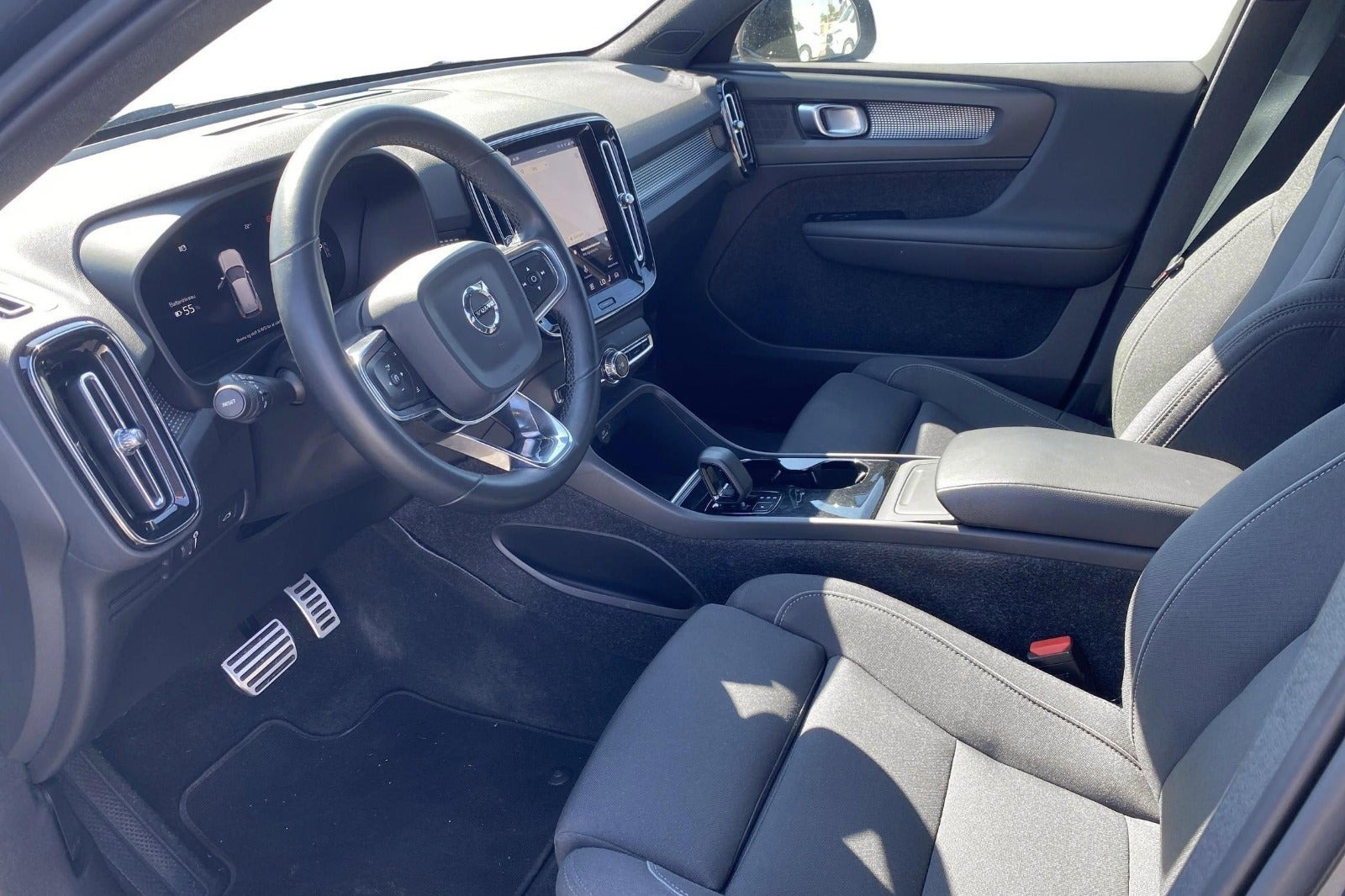 Blå Volvo XC40 fra 2022
