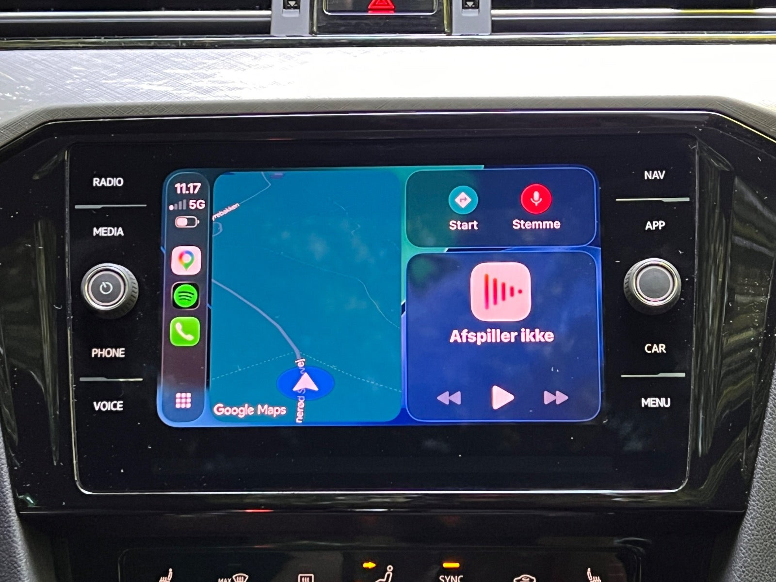 Hvid VW Passat fra 2021
