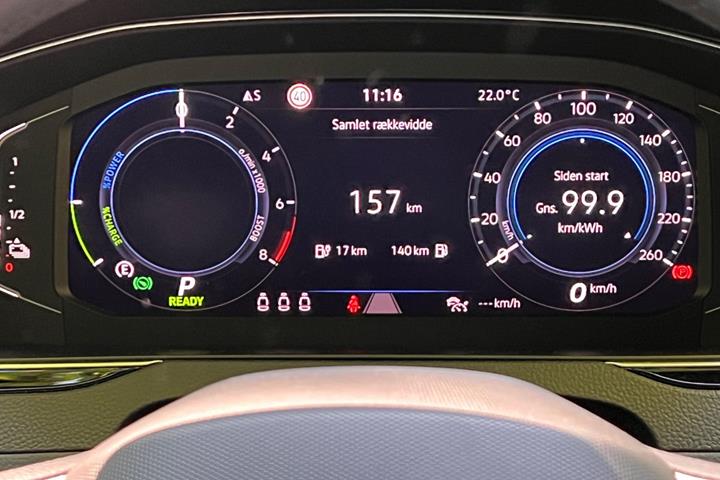 Hvid VW Passat fra 2021