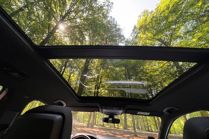 Hvid VW Passat fra 2021