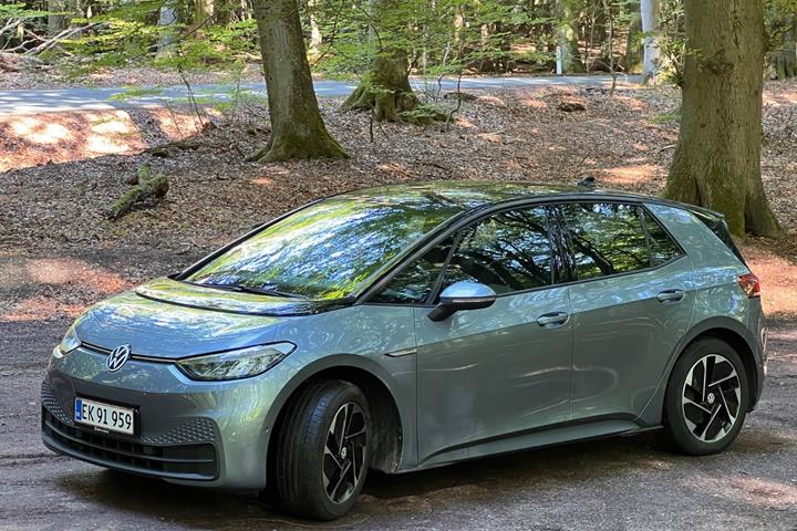 Blå VW ID.3 fra 2022 set udefra