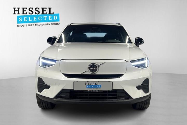 Hvid Volvo EX40 fra 2025
