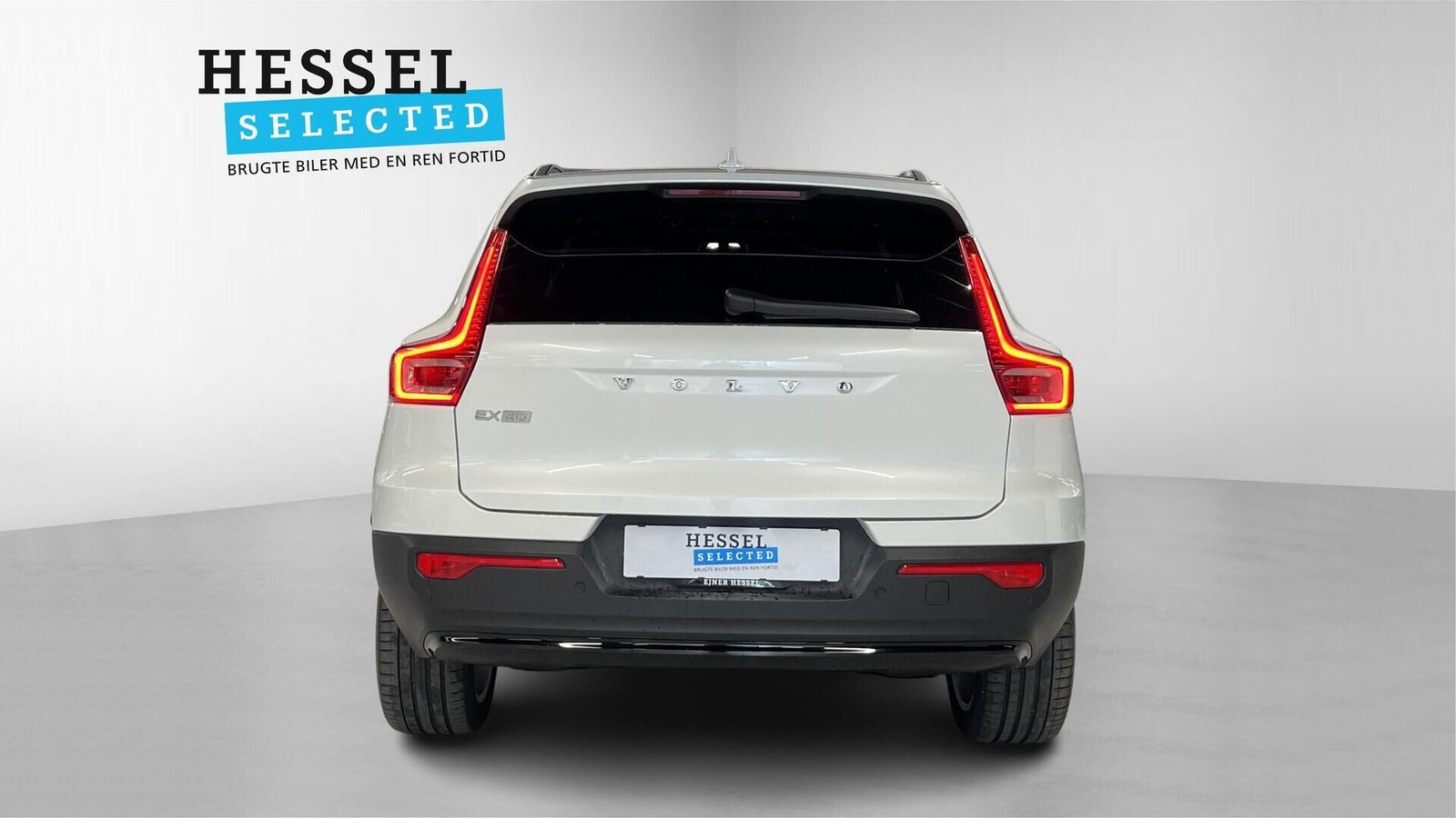 Hvid Volvo EX40 fra 2025