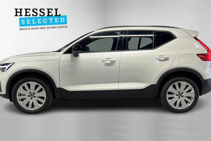 Hvid Volvo EX40 fra 2025