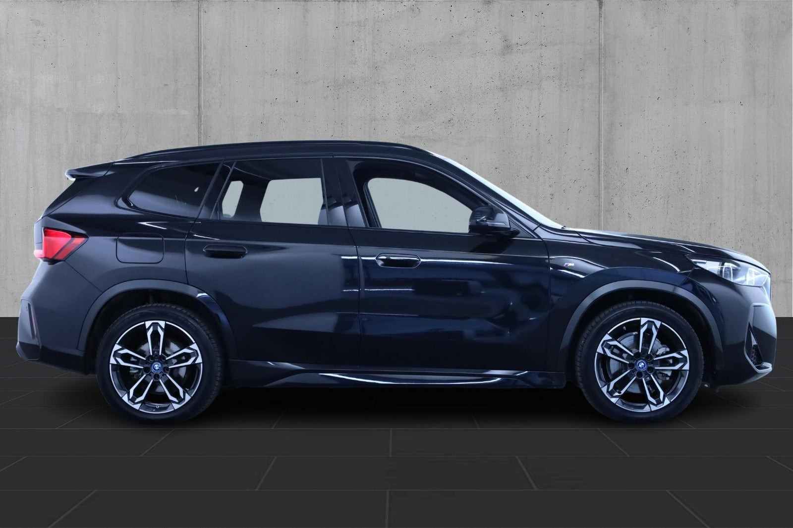 Sort BMW iX1 fra 2024