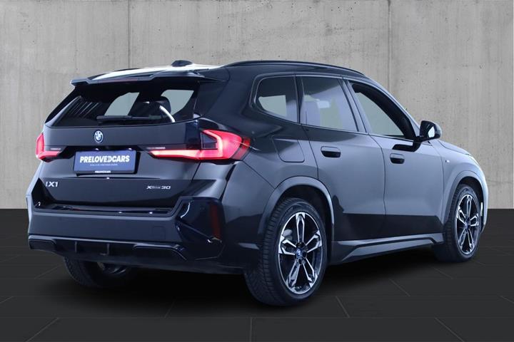 Sort BMW iX1 fra 2024