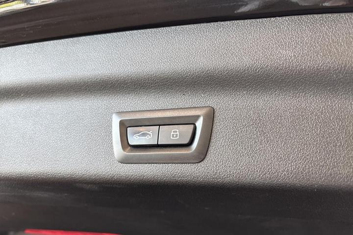 Sort BMW iX1 fra 2024
