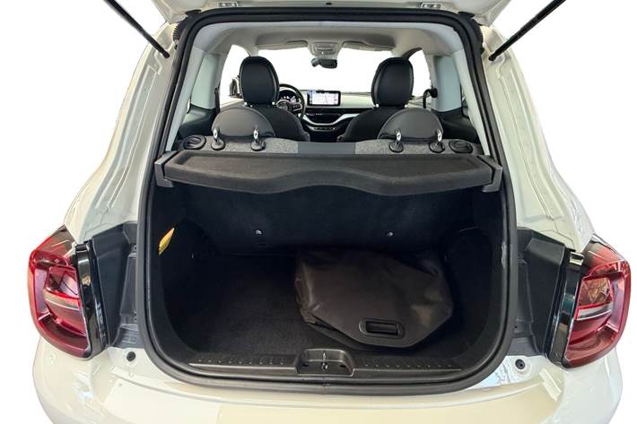 Hvid Fiat 500e fra 2022