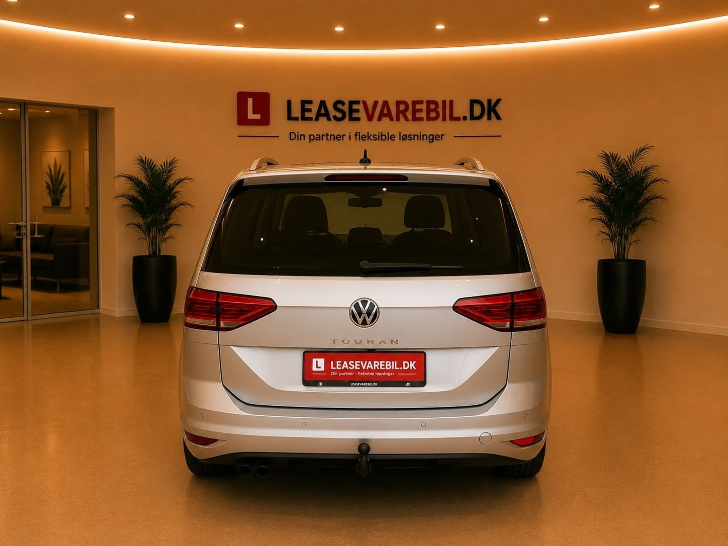 Sølv VW Touran fra 2022